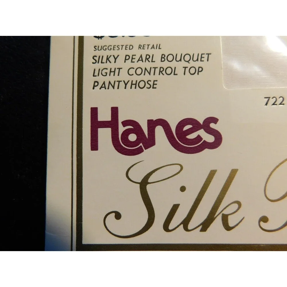 Hanes Silk Reflections Light Control Top Pantyhose Size A-B Silky Pearl Bouquet